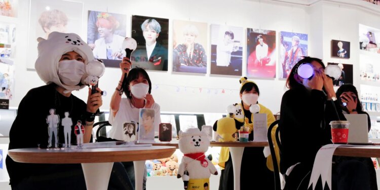 El precio de ser fan de K-Pop: dispuestas a gastar más de 100 mil pesos en sus ídolos