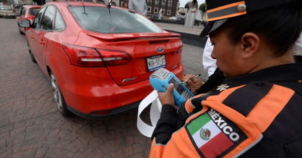 Esto cuesta la multa para que le quiten la araña a tu auto