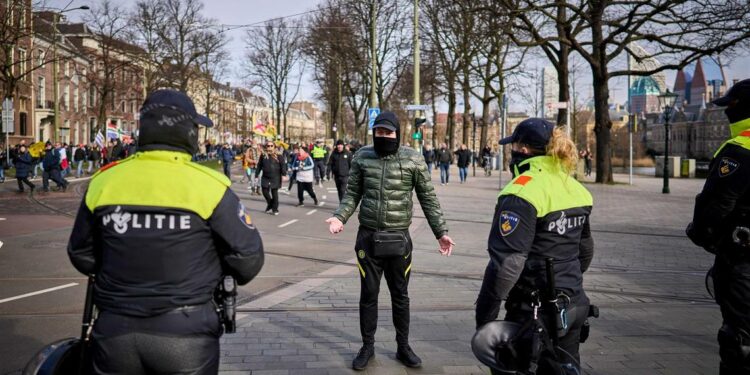 Países Bajos elimina el uso de mascarillas, el pase COVID y la distancia