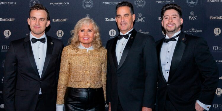 Jan Krouham Carla Estrada David Krouham y Carlos Castro.