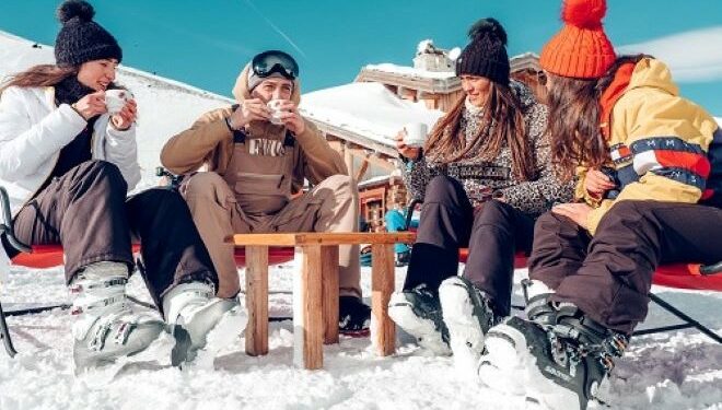 Guía para viajar a la nieve con amigos de la mano de Esquiades.com