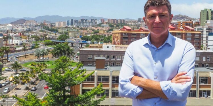 Guillermo Díaz Guerra exige que devuelvan a su lugar la hélice del crucero Canarias