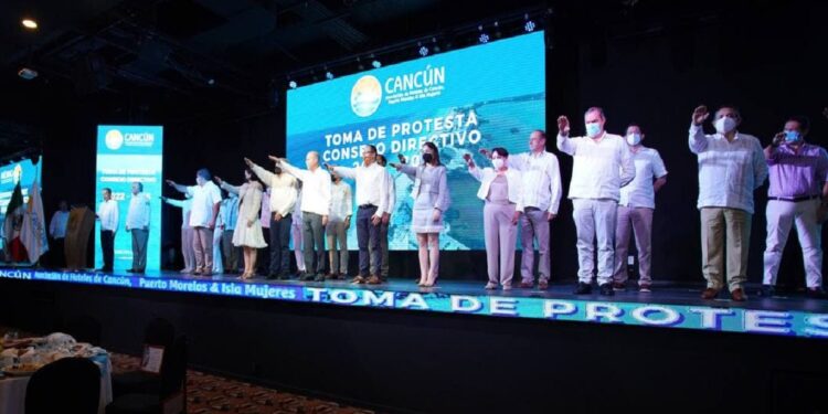 Hoteleros de Cancún, Puerto Morelos e Isla Mujeres con nuevo presidente