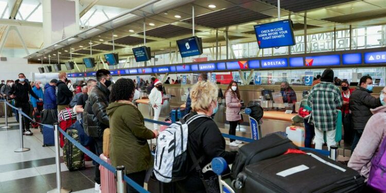 IATA llama a eliminar barreras a los viajes ante disminución de casos de Covid-19