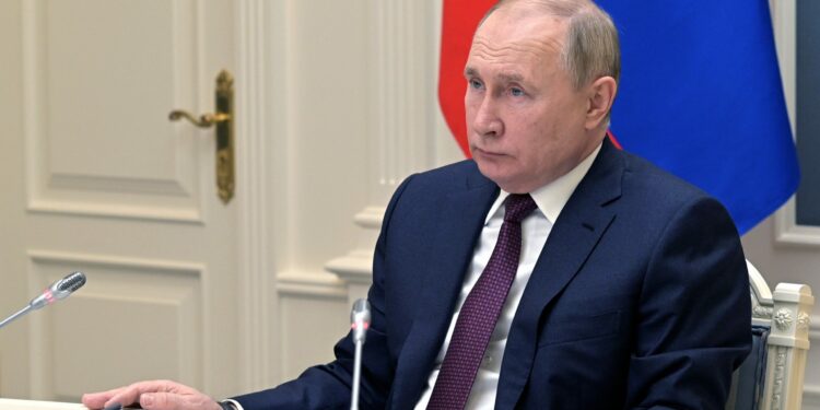 Inicia Vladímir Putin ejercicios con misiles balísticos y de crucero