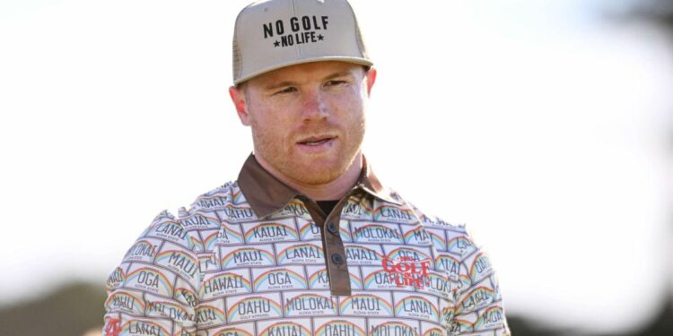 Canelo durante un torneo de golf de caridad.