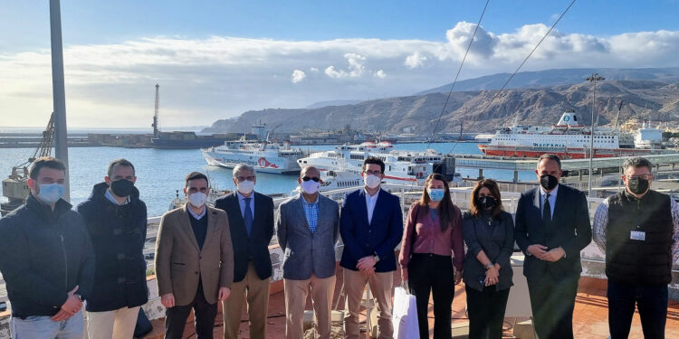 La compañía de cruceros Holland America Group se interesa por Almería como destino turístico