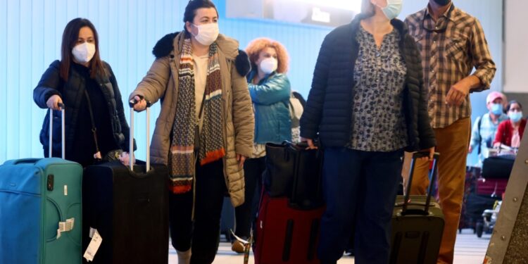 Las aerolíneas piden a Biden que elimine tests de covid para entrar a EEUU – Excelsior California
