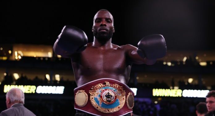 Lawrence Okolie retuvo el mundial WBO crucero en una pelea horrenda