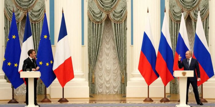 Macron rechazó la prueba rusa COVID en su viaje a Putin por temor al robo de ADN
