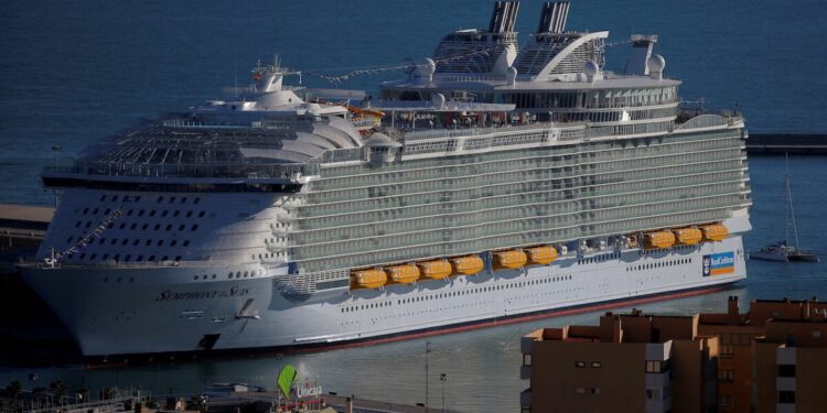 Más de 30 cruceros que paran en México son investigados por contagios de Covid