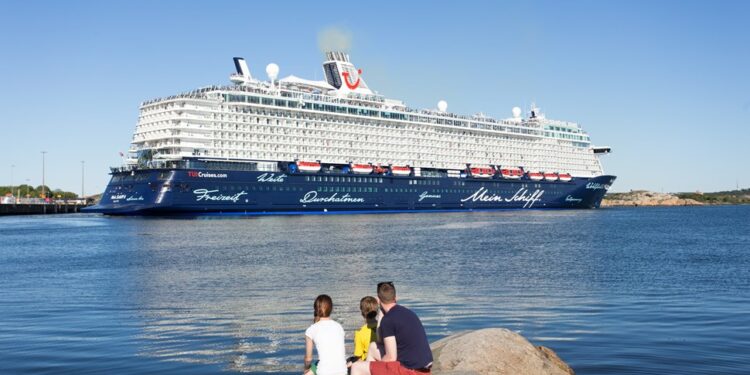 Mein Schiff 1 aborta itinerario a Noruega por estabilizador roto