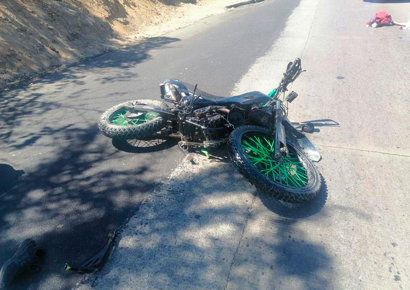 Mujer arrolla a motociclistas en crucero de Terralta en Bucerías Atropellan-a-dos