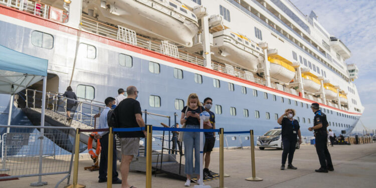 Nueve de veintiocho cruceros que atracran en el Puerto lo harán entre abril y mayo