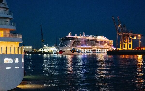 Nuevo crucero AIDAcosma va en su primer viaje