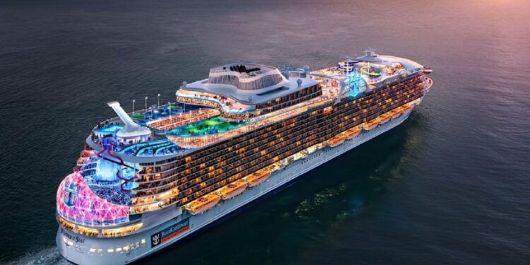 Nuevo crucero más grande del mundo llega a puerto base en Florida