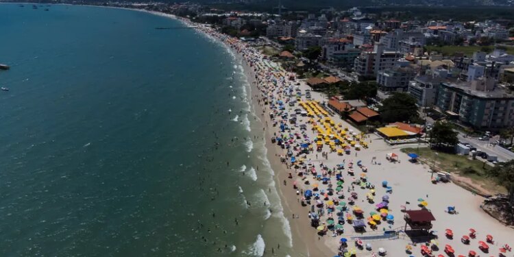 Playa de Canasvieiras, Florianópolis, Brasil,
el 17 de enero de 2022