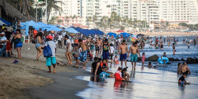 Turistas Playas Acapulco COVID-19