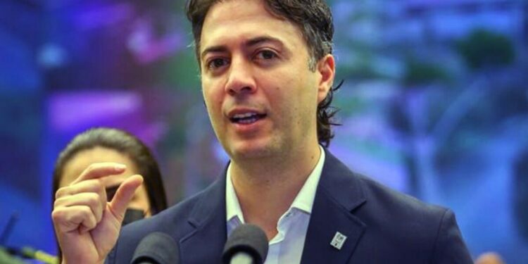 Procuraduría investiga alcalde Daniel Quintero por tuits ofensivos y viajes sin permiso al exterior | Nación