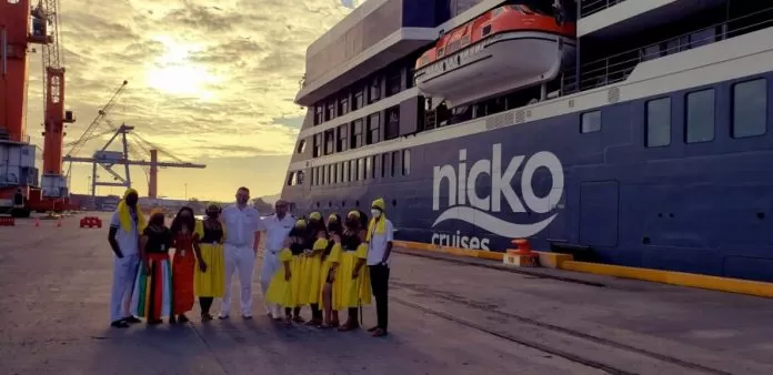 Puerto Cortés crucero “World Voyager”