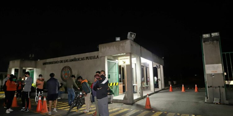 Reabren campus de la UDLAP tras orden de juez; alumnos se niegan a entrar