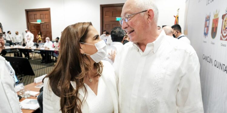 Reconoce Ken Salazar cordialidad turística de Cancún