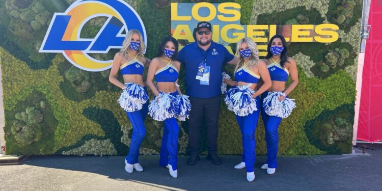 Regios se hacen presentes en el Super Bowl