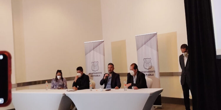 Ayuntamiento modernizará semáforos  en 36 puntos de la ciudad y habrá 5 mil 100 nuevos puntos de luz en Puebla