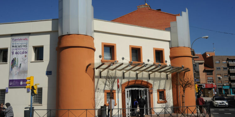 Fachada del Centro 8 de Marzo de Fuenlabrada