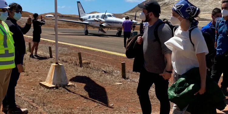 Un actor chileno advirtió a Gabriel Boric “tener cuidado en su viaje de retorno” al continente tras sus vacaciones en el archipiélago Juan Fernández