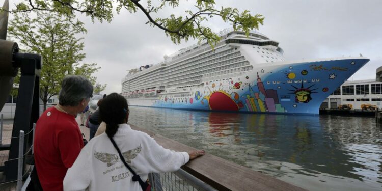 Un crucero por el Caribe con 3.200 personas vuelve a EE.UU. por un brote de covid a bordo