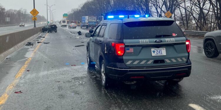 Un muerto y más de 200 accidentes de tránsito debido a condiciones del tiempo – Telemundo Nueva Inglaterra