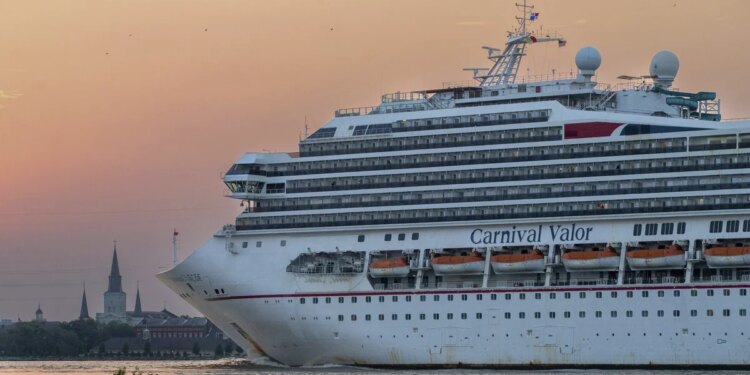 Una de las grandes empresas de cruceros ya no exigirá a los pasajeros que usen mascarillas