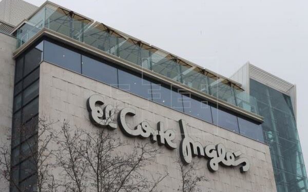 Viajes El Corte Inglés plantea un ere para 620 personas y más ertes de 1 año