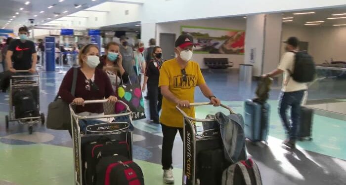 Viajes a Cuba aumentan en precio debido a escasez de vuelos a la isla