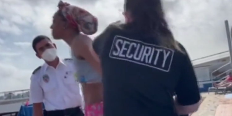 Vídeo muestra los instantes previos de la mujer que saltó por la borda del crucero Carnival