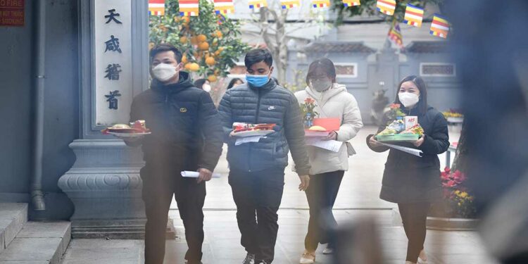 Vietnam levanta restricciones por COVID-19 a viajes internacionales