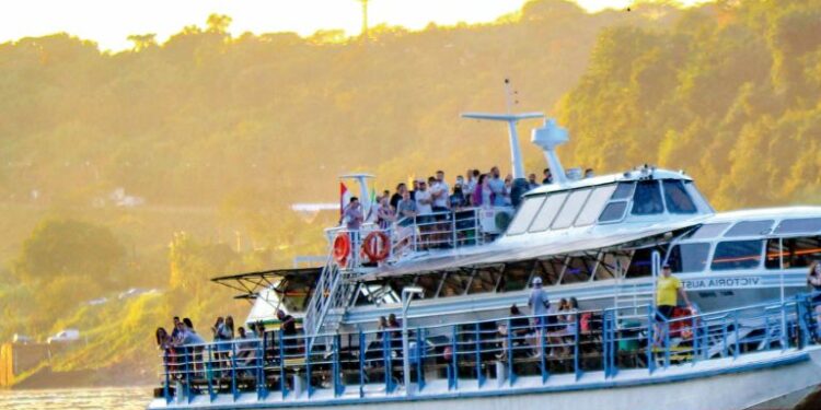Volvió el paseo en el Catamarán Cruceros Iguazú