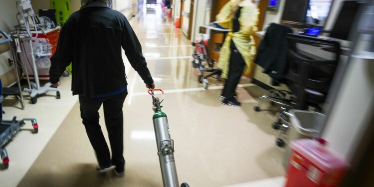 ¿Qué son las enfermeras viajantes y por que los hospitales recurren cada vez a ellas?