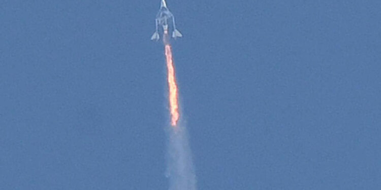 ¿Te sobran 9 mdp? Virgin Galactic abre venta de viajes al espacio