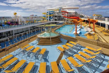 El 'Wonder of the seas' cuenta con piscinas y toboganes acuáticos de alta velocidad