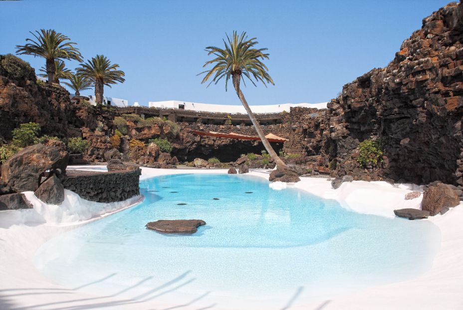 shutterstock 148892102   JAMEOS