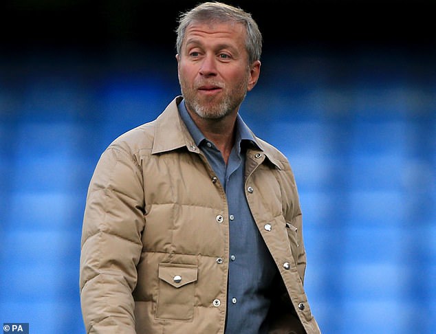 Su decisión se produce después de que el propietario Roman Abramovich fuera sancionado por el gobierno.