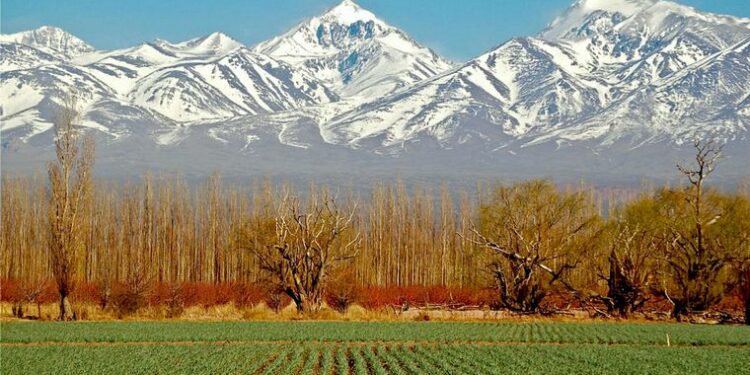 5 destinos para disfrutar el esplendor del otoño argentino - Argentina