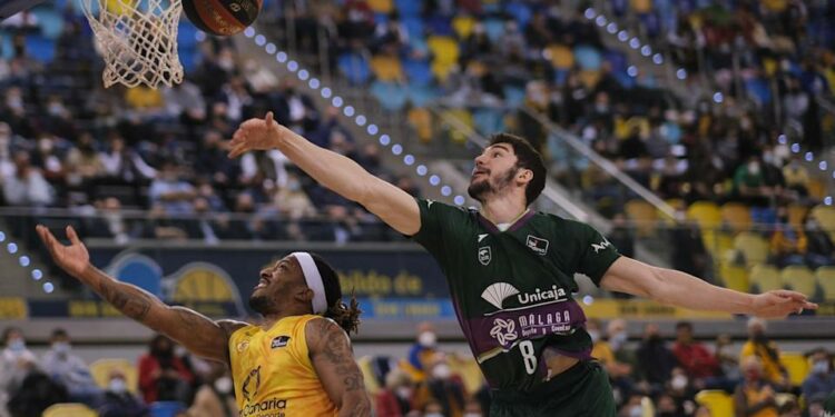76-59. El Gran Canaria toma velocidad de crucero