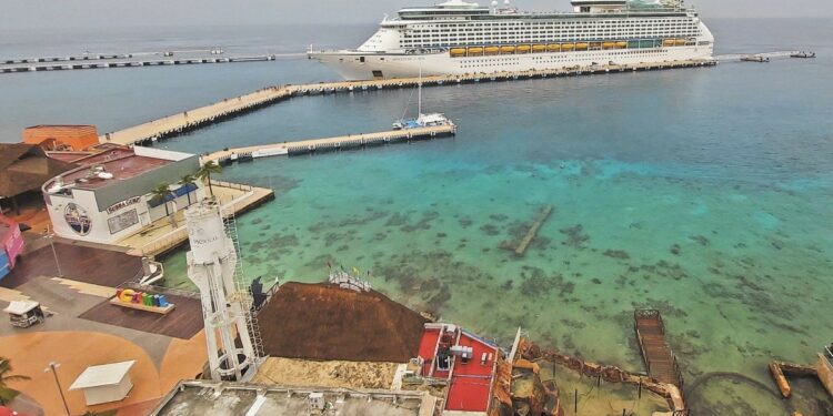 AMLO ofrece permisos a Vulcan para muelle de cruceros en Playa del Carmen