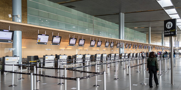 Área de registro (check-in), del aeropuerto internacional Eldorado de Bogotá.