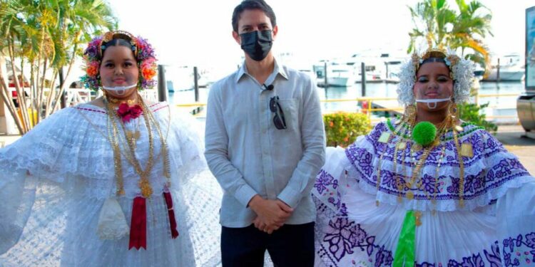 ATP recibe a turistas del Caribbean Princess en el Muelle de Flamenco, en Amador  