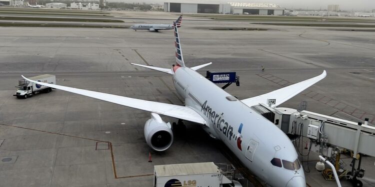 Aerolíneas de EEUU mejoran las perspectivas de negocio por una mayor demanda de viajes