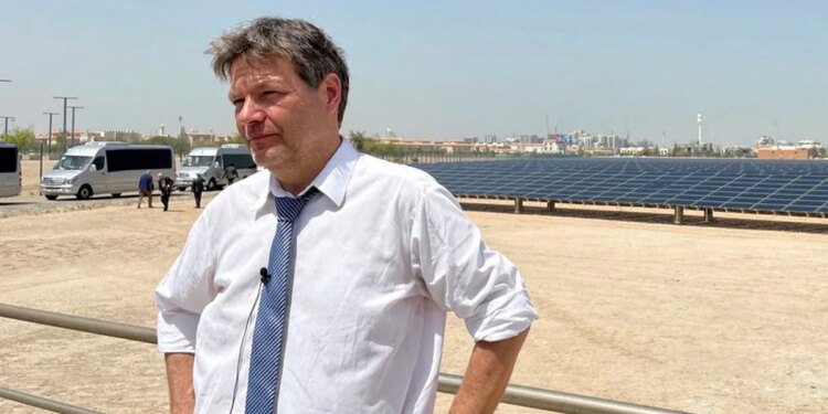 Alemania insta a la OPEP a aumentar la producción y advierte de que no lucre con las sanciones